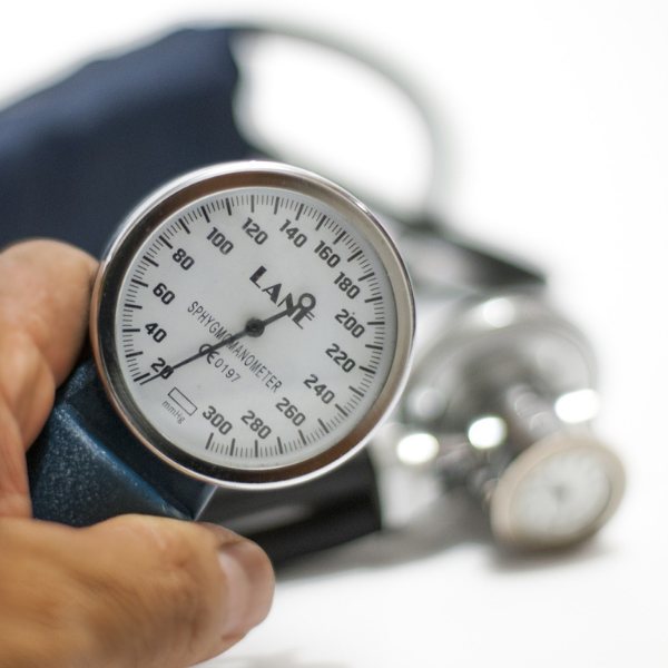 מד לחץ דם מקצועי – כי גילוי מוקדם הוא המפתח