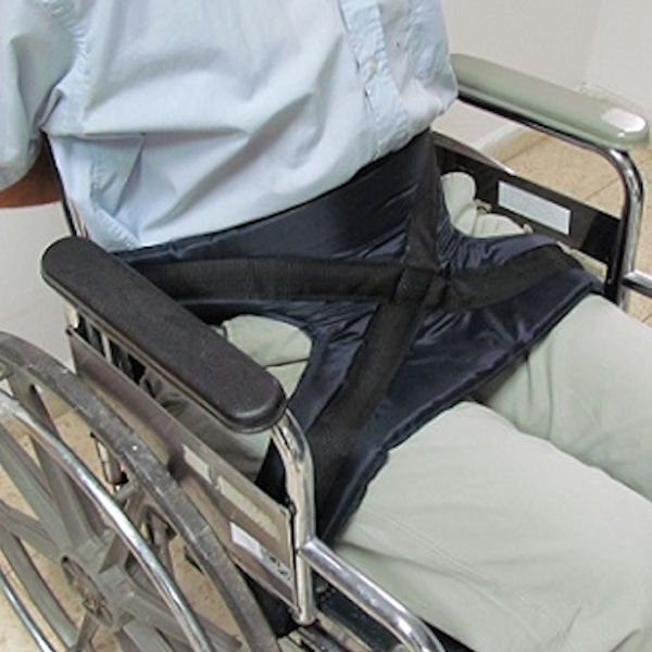 חגורה לייצוב האגן והירכיים לכיסא גלגלים