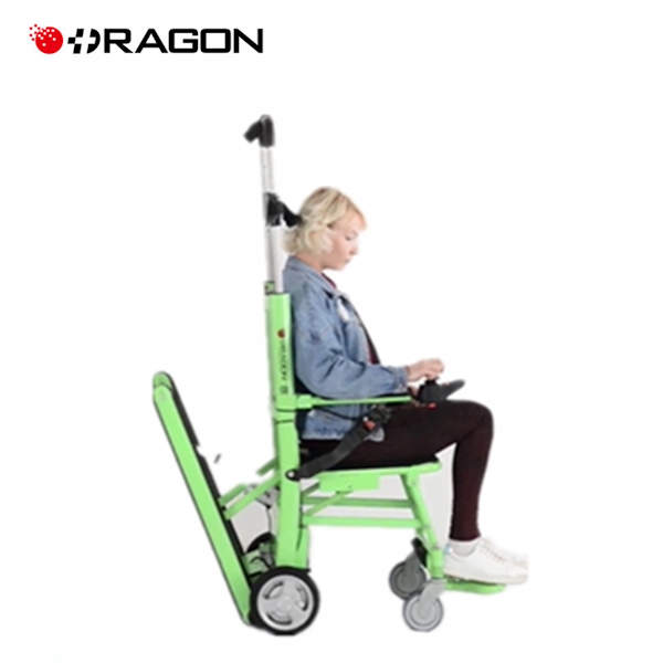 כסא גלגלים ממונע המשולב עם זחל מטפס מדרגות אינטגרלי_4
