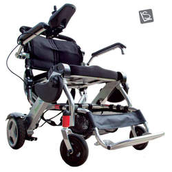 כסא גלגלים ממונע חשמלי מתקפל קל משקל Light Chair להשכרה