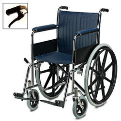 כסא גלגלים מוסדי עם מעצורי יד למוליך 
